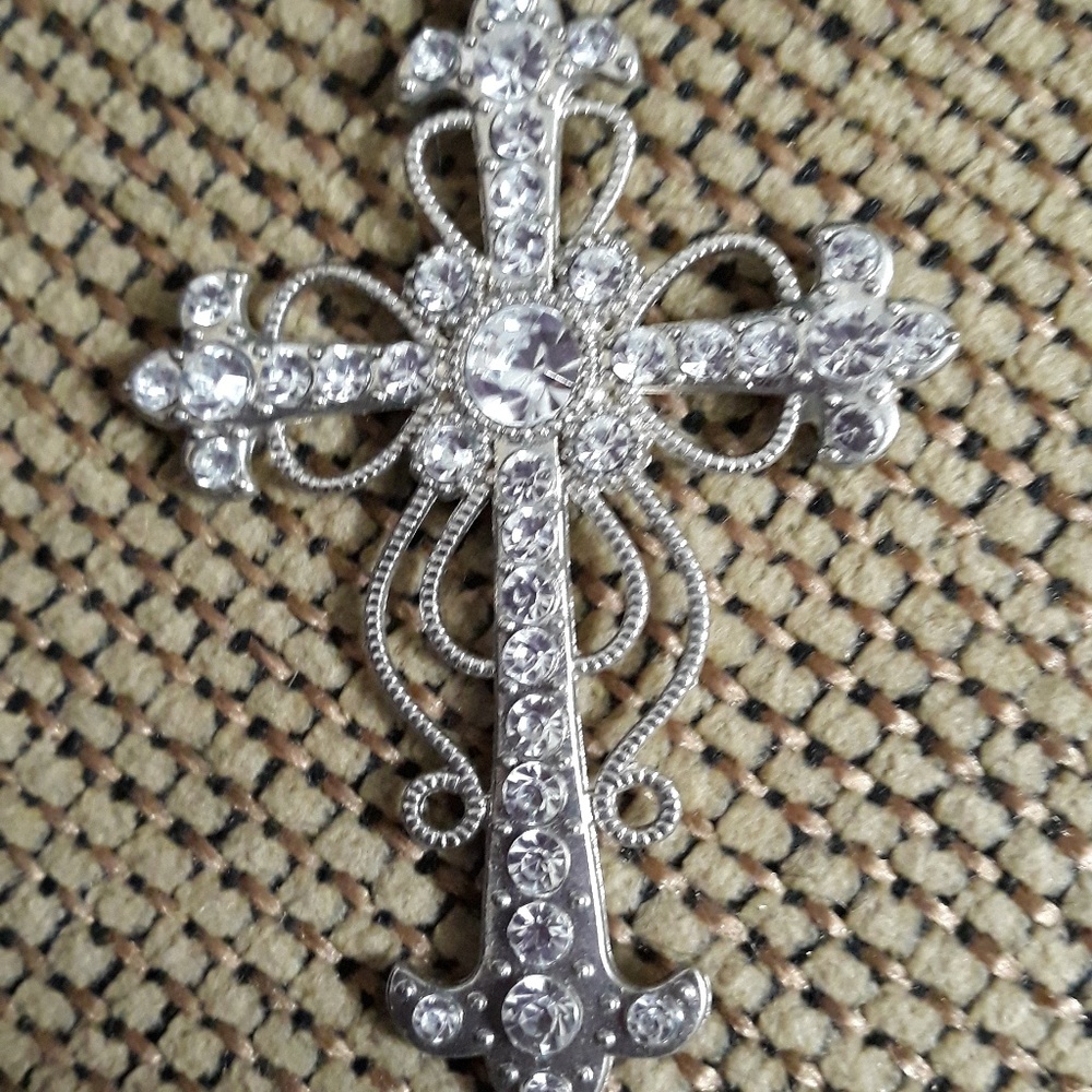 Cross pendant